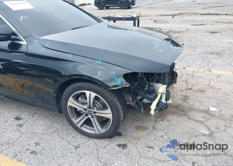 2018 Mercedes-Benz E 300 4Matic из США, поврежденный, VIN WDDZF4KB6JA443377